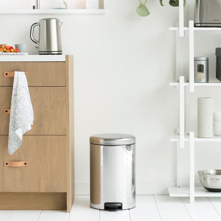 New Icon Treteimer 20 Liter, Brilliant steel Brabantia