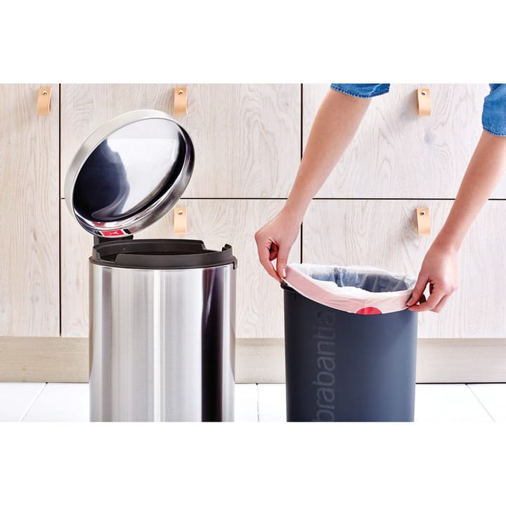 New Icon Treteimer 20 Liter, Matt steel fingerprint proof Brabantia