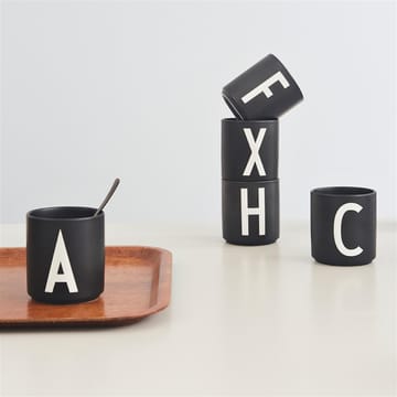 Design Letters Becher schwarz - E - Design Letters