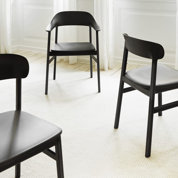 Herit Stuhl Lederpolsterung schwarze Eiche, Schwarz Normann Copenhagen