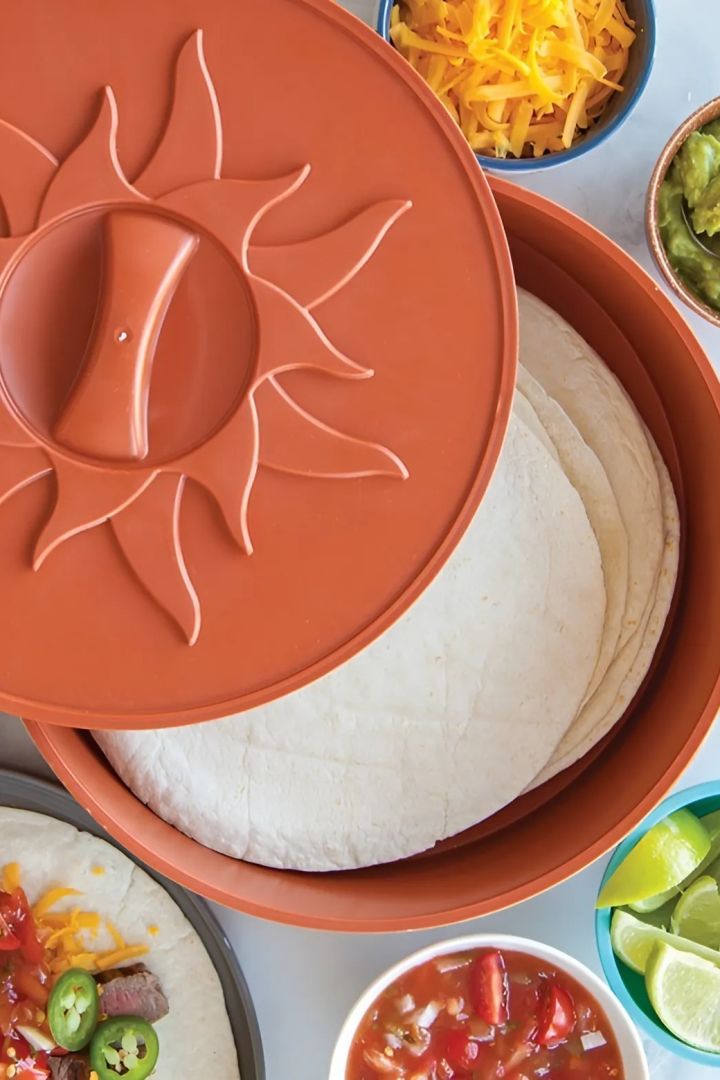 Eine Warmhaltebox für Tortillas ist das perfekte Geschenk für Hobbyköche oder alle, die einfach eine Vorliebe für Tacos haben.